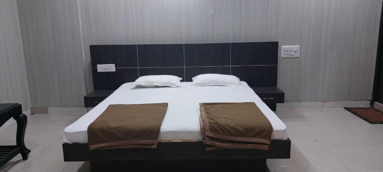 Staymaker Siddeshwara Comforts Harihar Bagian luar foto